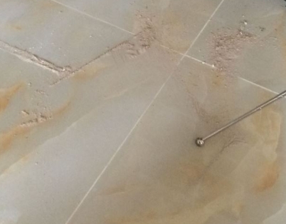 水富瓷砖空鼓维修公司分享粘合剂选择不当在瓷砖铺贴过程中可能导致以下问题