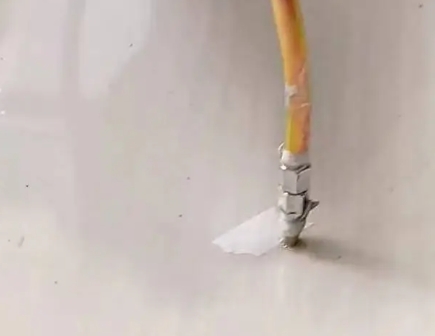 水富瓷砖空鼓维修公司专业解答在瓷砖铺贴过程中，如果使用的砂料过粗（如全部使用了粗砂），可能会导致以下问题
